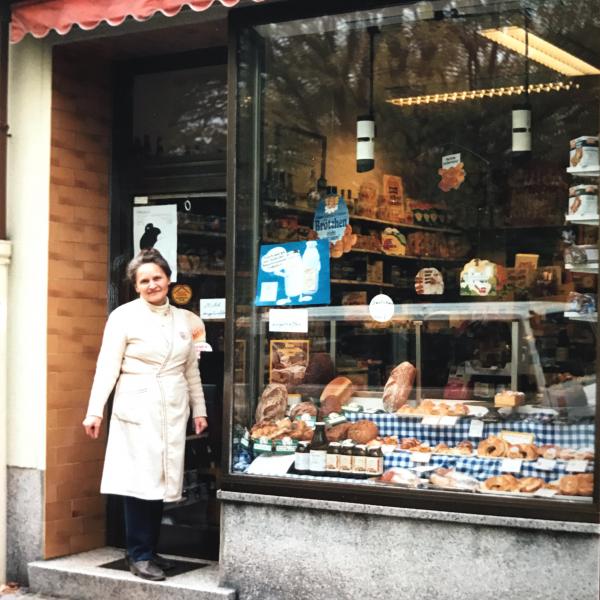 vor der B&auml;ckerei in der Hochstra&szlig;e